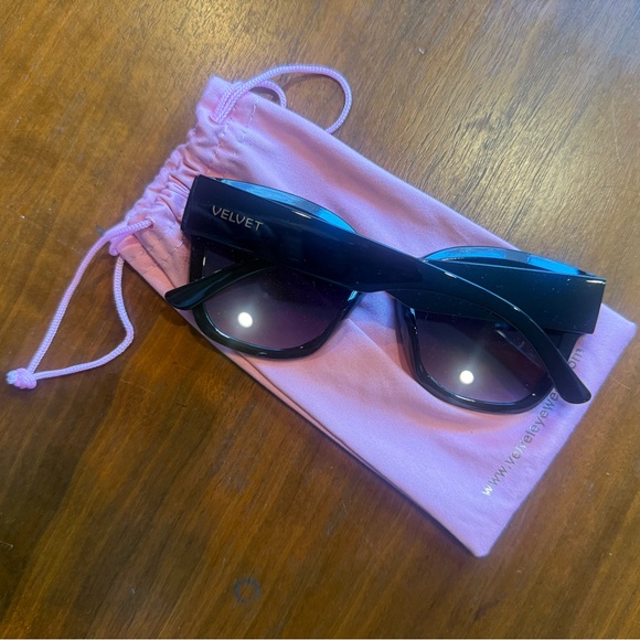 Velvet Black Jane Square Cat Eye Sunglasses display picture 3